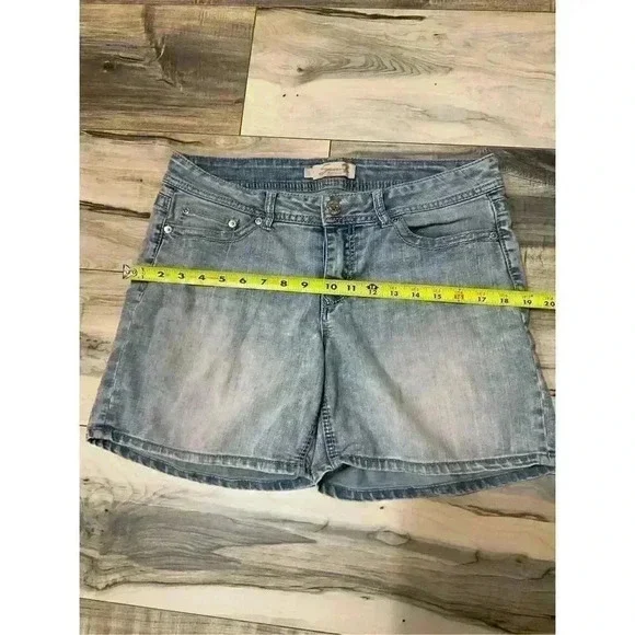 Seven7 Jean shorts women’s light washed size 10 - Picture 5 of 9